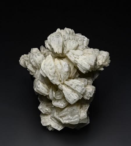 Baryte, Fluorite<br />Crystal Mine, Rosiclare formation, Cave-in-Rock, Cave-in-Rock Sub-District, Hardin County, Illinois, USA<br />7.7 x 5.9 cm<br /> (Author: am mizunaka)