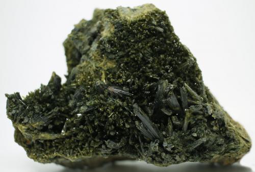 Epidota<br />Pantà d'Escales, Casterner de les Olles, Tremp, Comarca Pallars Jussà, Lérida / Lleida, Cataluña / Catalunya, España<br />90x55x40  mm.<br /> (Autor: Luis Edmundo Sánchez Roja)