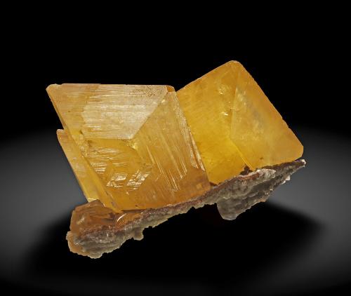 Wulfenita<br />Mina Tsumeb, Tsumeb, Región Otjikoto, Namibia<br />2.1 × 1.8 × 1.5 cm<br /> (Autor: Jordi Fabre)