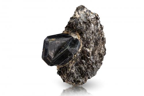 Safirina en Anortita con Mica (Grupo) y Sillimanita<br />Vangaindrano pegmatites, Vangaindrano District, Atsimo-Atsinanana Region, Madagascar<br />5 x 2.5 x 5.5 cm / Cristal principal: 2.4 cm.<br /> (Autor: Museo MIM)