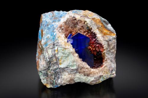 Linarita en Cuarzo<br />Mina Grand Reef, Cañón Laurel, Monte Grand Reef, Klondyke, Distrito Aravaipa, Condado Graham, Arizona, USA<br />6 x 5 x 5 cm / Cristal principal: 3 cm.<br /> (Autor: Museo MIM)