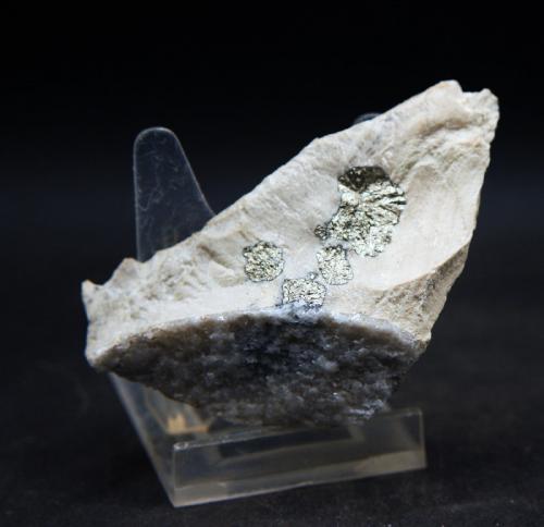 Marcasita<br />Afloramiento de marcasitas, Rambla en finca La Canyaeta Blanca, Agost, Comarca Campo de Alicante, Alicante / Alacant, Comunidad Valenciana / Comunitat Valenciana, España<br />7.5 x 4 cm<br /> (Autor: Pedro Antonio)