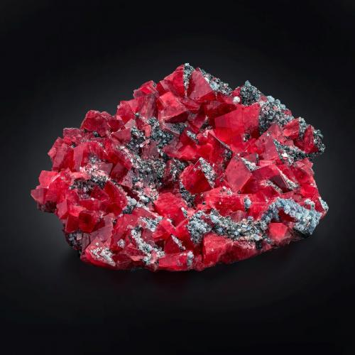Rhodochrosite with Quartz, Fluorite and Tetrahedrite (Subgroup)<br />Sweet Home Mine, Graham's pocket, Mount Bross, Alma District, Park County, Colorado, USA<br />41 x 31 x 15 cm / main crystal: 10.5 cm.<br /> (Author: MIM Museum)