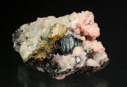 Stilbite, Chalcopyrite, Rhodochrosite, Sphalerite, Quartz, and Galena<br />Depósito Starnitsa, Campo minero Davidkovo, Montes Rhodope, Smolyan Oblast, Bulgaria<br />5.2 x 3.6 cm<br /> (Author: Michael Shaw)