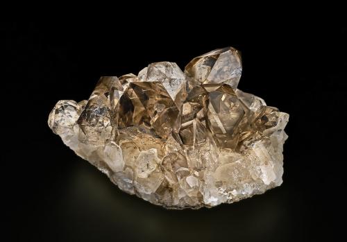 Quartz (variety smoky quartz)<br />Smoky Mountain Crystal Mine, Ashland, Schuylkill County, Pennsylvania, USA<br />4.9 x 3.7 cm<br /> (Author: am mizunaka)