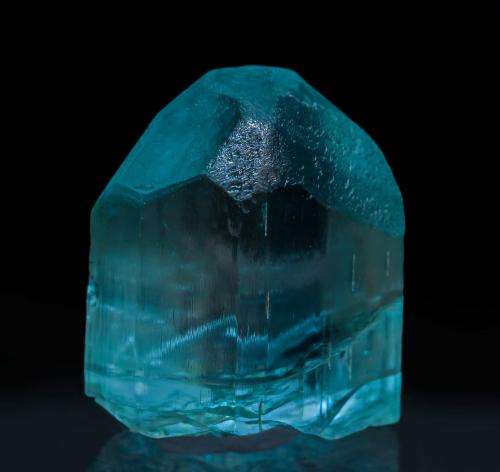 Grandidierita<br /><br />1.1 × 1 × 0.8 cm<br /> (Autor: Jordi Fabre)