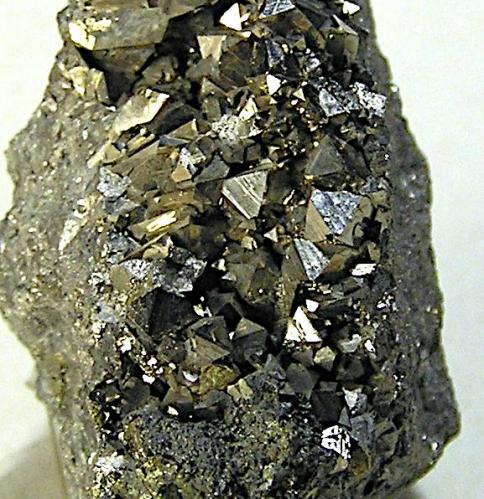 Arsenopirita<br />Mina Julcani, Distrito Julcani, Provincia Angaraes, Departamento Huancavelica, Perú<br />C.V. 3 x 2 cm<br /> (Autor: Frederic Varela)