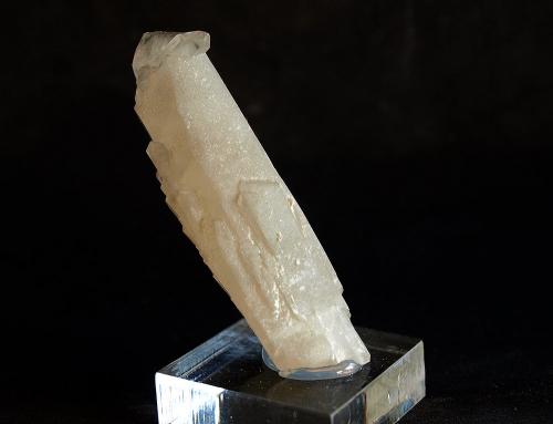 Celestina<br />Celestine deposit, Hurchillo floodgates, Tajo-Segura irrigation system, Arneva, Orihuela, Comarca Vega Baja del Segura, Alicante / Alacant, Valencian Community / Comunitat Valenciana, Spain<br />6 x 1.5 cm<br /> (Autor: Pedro Antonio)