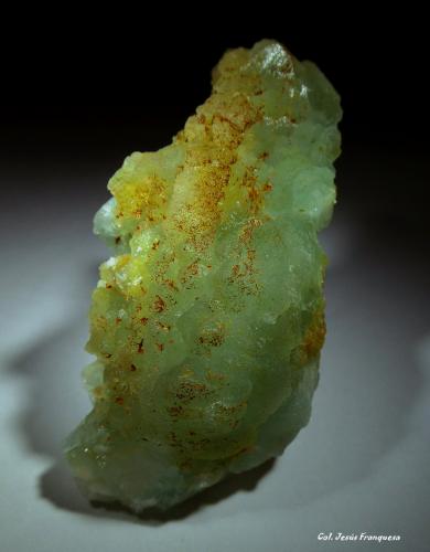 Fluorita.<br />Afloramiento del Camí de Can Domenech, Serra de Roques Blanques, El Papiol, Comarca Baix Llobregat, Barcelona, Cataluña / Catalunya, España<br />71x38 mm.<br /> (Autor: Jesus Franquesa Baucells)