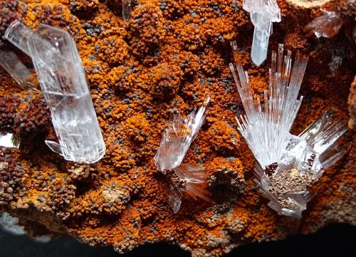 Hemimorfita<br />Mina Ojuela, Mapimí, Municipio Mapimí, Durango, México<br />8x4.5x3.5 mm.<br /> (Autor: Luis Edmundo Sánchez Roja)