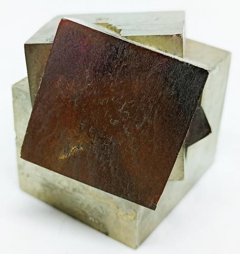 Pirita<br />Mina Ampliación a Victoria, Sierra de Alcarama, Navajún, Comarca Cervera, La Rioja, España<br />34x34x34 mm.<br /> (Autor: Luis Edmundo Sánchez Roja)