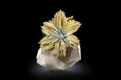 Rutilo con Hematites y Cuarzo<br />Ibitiara, Bahia, Región Nordeste, Brasil<br />5.5 x 4 x 7.5 cm / Cristal principal: 2.4 cm.<br /> (Autor: Museo MIM)