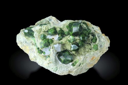 Andradite (variety demantoid) with Calcite<br />Montes Belqeys, Takab, Provincia Azerbaiyán Occidental, Irán<br />12 x 13 x 14.5 cm / main crystal: 3.3 cm<br /> (Author: MIM Museum)