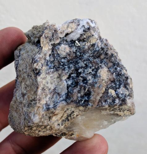 Freibergita, Cuarzo, Galena<br />Mina Relámpago, Hiendelaencina, Comarca Serranía de Guadalajara, Guadalajara, Castilla-La Mancha, España<br />5,0 x 5,0 x 3,3 cm<br /> (Autor: carles)