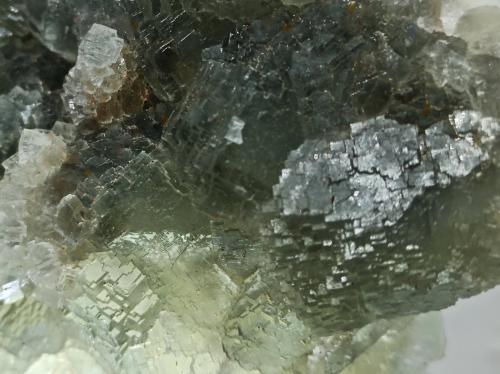 Fluorita<br />Mina San Diego, Santa Bárbara, Municipio Santa Bárbara, Chihuahua, México<br />110x70x25 mm.<br /> (Autor: Luis Edmundo Sánchez Roja)