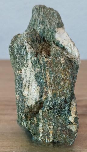 Anfibolita<br />Macizo ultramáfico (ultrabásico) de Herbeira-Complejo de Cabo Ortegal, Herbeira, Cariño, Comarca Ortegal, La Coruña / A Coruña, Galicia / Galiza, España<br />6x3x3 cm.<br /> (Autor: supertxango)