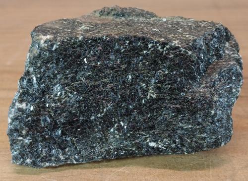 Anfibolita<br />Macizo ultramáfico (ultrabásico) de Herbeira-Complejo de Cabo Ortegal, Herbeira, Cariño, Comarca Ortegal, La Coruña / A Coruña, Galicia / Galiza, España<br />8x5x2 cm.<br /> (Autor: supertxango)