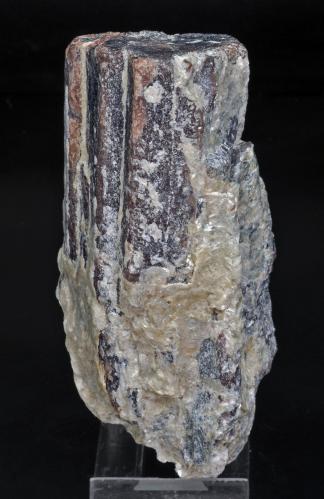 Andalucita con Moscovita<br />Paraje Los Torilejos, Hornachuelos, Comarca Valle Medio del Guadalquivir, Córdoba, Andalucía, España<br />11 × 4.5 × 5.5 cm<br /> (Autor: Jordi Fabre)