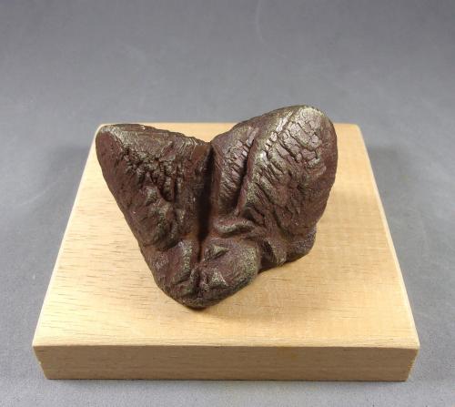 Pirita<br />West Bay, Península Port au Port, Terranova (Isla), Newfoundland and Labrador, Canadá<br />5,2 x 4,2 x 3,8 cm.  176,3 gramos.<br /> (Autor: J. G. Alcolea)