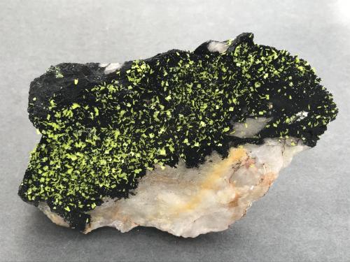 Autunita<br />Mina Senhora da Assunção, Aldeia Nova, Ferreira de Aves, Sátão, Distrito Viseu, Portugal<br />90 x 60 mm<br /> (Autor: Joaquin Blanco Cortina)