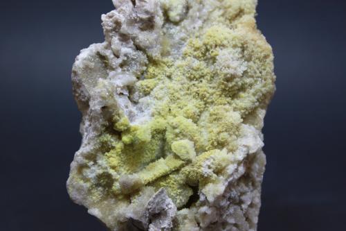 Tyuyamunita<br />Distrito Grants, Condado Cibola, New Mexico, USA<br />100 x 60 mm<br /> (Autor: Joaquin Blanco Cortina)
