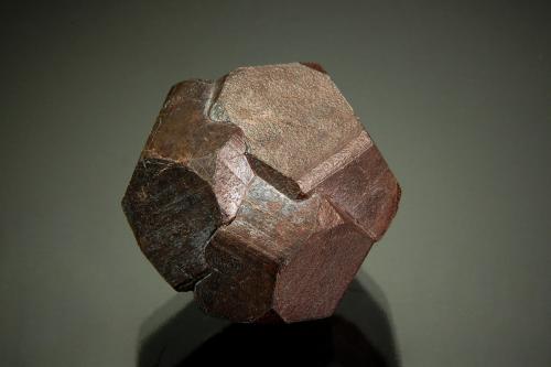 Goethite ps. after Pyrite<br />Mina Chino, Santa Rita, Distrito Santa Rita, Condado Grant, New Mexico, USA<br />2.1 x 2.2 cm<br /> (Author: Michael Shaw)