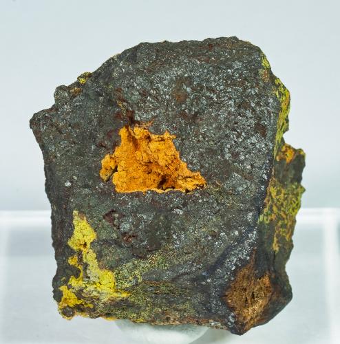 Karibibite<br />Mina Oumlil, Oumlil, distrito minero Bou Azzer, Provincia Zagora, Región Drâa-Tafilalet, Marruecos<br />5.2 × 2.9 × 3.4 cm<br /> (Author: Jordi Fabre)