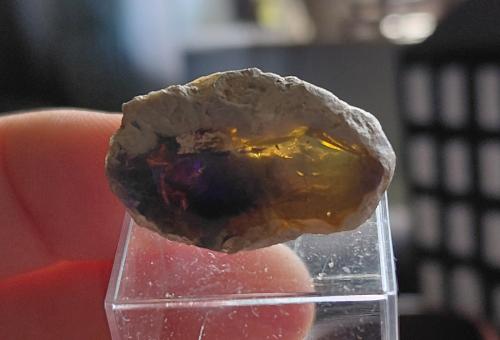 Opal<br />Coober Pedy, Central North, South Australia, Australia<br />Specimen size 3 cm<br /> (Author: Tobi)