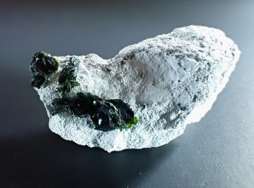 Volborthite, Dickite<br />Mina Milpillas, Cuitaca, Municipio Santa Cruz, Sonora, México<br />43 mm x 27 mm x 18 mm<br /> (Author: Don Lum)