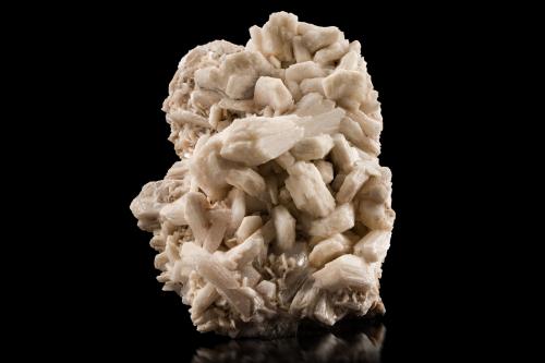 Barrerite<br />Rocky Pass, Isla Kuiu, Sitka, Alaska, USA<br />19 x 14 x 9 cm / main crystal: 7.9 cm.<br /> (Author: MIM Museum)