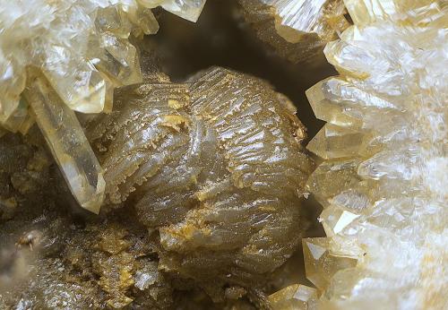 Valentinita<br />Mina Caracocha, Cabarcos, Riamonte de Abaixo, Cervantes, Comarca Os Ancares, Lugo, Galicia / Galiza, España<br />Campo de visión de  5 mm.<br /> (Autor: Antonio Carmona)