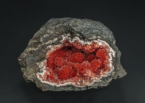 Rhodochrosite<br />Mina Black Rock, Black Rock, Kalahari Manganese Field (KMF), Provincia Septentrional del Cabo, Sudáfrica<br />10.5 x 5.8 cm<br /> (Author: am mizunaka)