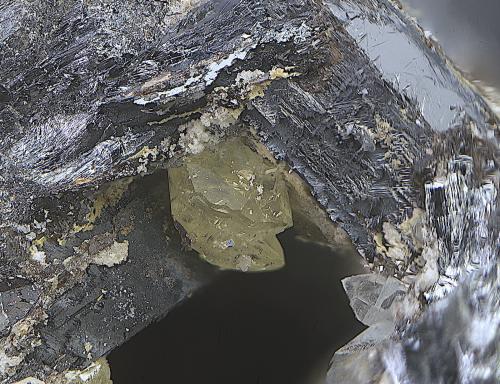 Azufre<br />Mina Caracocha, Cabarcos, Riamonte de Abaixo, Cervantes, Comarca Os Ancares, Lugo, Galicia / Galiza, España<br />Campo de visión de  4 mm.<br /> (Autor: Antonio Carmona)
