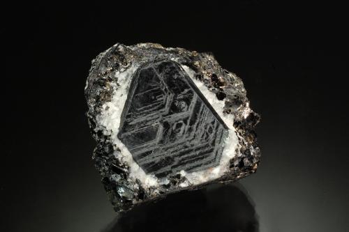 Sapphirine<br />Pegmatitas Vangaindrano, Distrito Vangaindrano, Región Atsimo-Atsinanana, Madagascar<br />4.0 x 3.8 x 2.0 cm<br /> (Author: Michael Shaw)