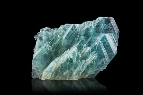 Albite<br />Valle Loi Shilman, Distrito Mohmand, Division Peshawar, Provincia Khyber Pakhtunkhwa, Paquistán<br />9.5 x 3 x 6 cm<br /> (Author: MIM Museum)