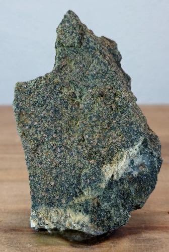 Eclogita<br />Macizo ultramáfico (ultrabásico) de Herbeira-Complejo de Cabo Ortegal, Herbeira, Cariño, Comarca Ortegal, La Coruña / A Coruña, Galicia / Galiza, Spain<br />8x6x2 cm.<br /> (Autor: supertxango)