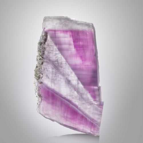 Anhidrita con Pirita y Calcita<br />Mina ZCA No. 4, nivel 4065', Balmat, Distrito Balmat-Edwards Zinc, Condado St. Lawrence, New York, USA<br />18 x 3.5 x 29 cm<br /> (Autor: Museo MIM)