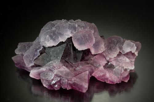 Fluorite<br />Yiwu, Prefectura Jinhua, Provincia Zhejiang, China<br />10.8 x 6.1 x 4.6 cm<br /> (Author: Michael Shaw)