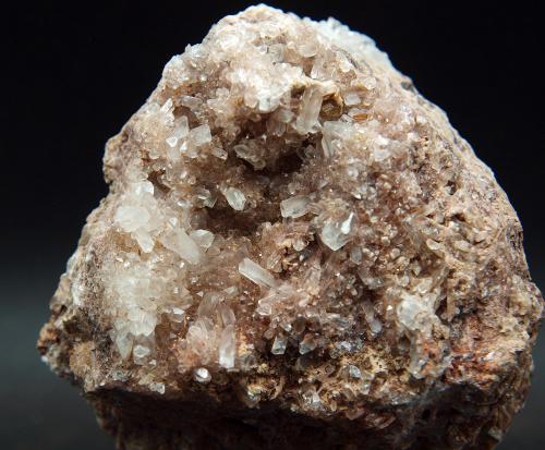 Celestina<br />Concesión Minerama II, Urbanización Puente Tablas, Jaén ciudad, Jaén, Comarca Metropolitana de Jaén, Andalucía, España<br />9 x 8.5 cm<br /> (Autor: Pedro Antonio)