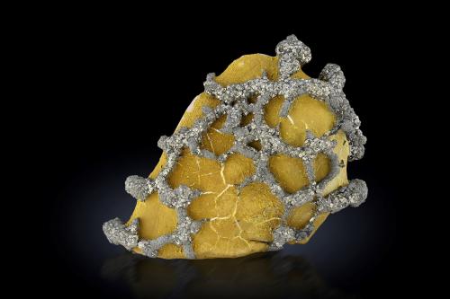 Pyrite<br />Abbottabad District, Khyber Pakhtunkhwa Province, Pakistan<br />9 x 4 x 13 cm / main crystal: 0.6 cm.<br /> (Author: MIM Museum)