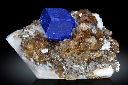 Lazurite with Phlogopite<br />Sar-e Sang, Valle Koksha, Distritos Khash & Kuran Wa Munjan, Provincia Badakhshan, Afganistán<br />14 x 6.5 x 8.5 cm / main crystal: 4.6 cm.<br /> (Author: MIM Museum)