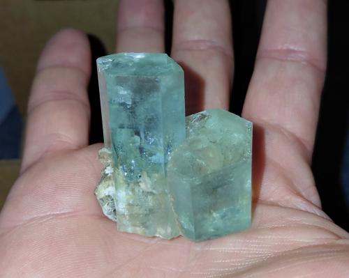 Beryl var. aquamarine, muscovite<br />Virgem da Lapa, Vale do Jequitinhonha, Minas Gerais, Brazil<br />Specimen size 4 x 4 cm<br /> (Author: Tobi)