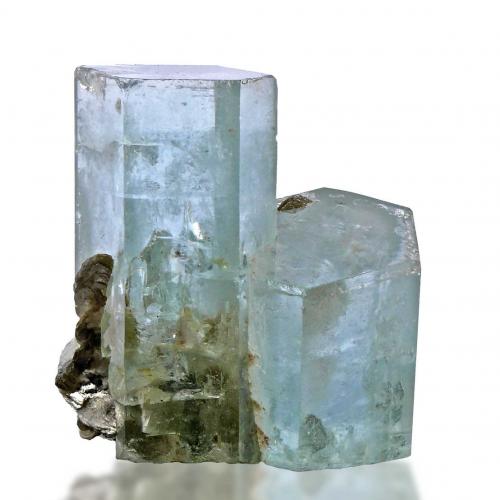 Beryl var. aquamarine, muscovite<br />Virgem da Lapa, Vale do Jequitinhonha, Minas Gerais, Brazil<br />Specimen size 4 x 4 cm<br /> (Author: Tobi)
