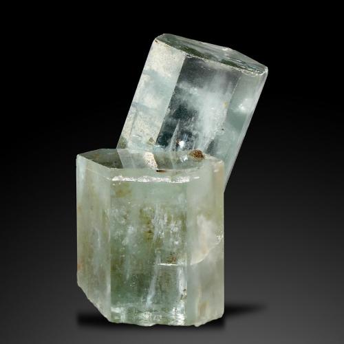 Beryl var. aquamarine, muscovite<br />Virgem da Lapa, Vale do Jequitinhonha, Minas Gerais, Brazil<br />Specimen size 4 x 4 cm<br /> (Author: Tobi)