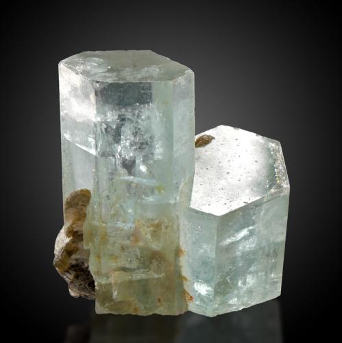 Beryl var. aquamarine, muscovite<br />Virgem da Lapa, Vale do Jequitinhonha, Minas Gerais, Brazil<br />Specimen size 4 x 4 cm<br /> (Author: Tobi)