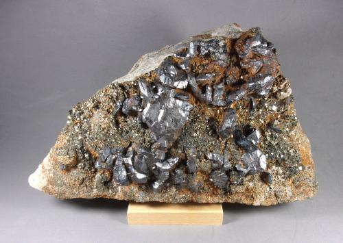Bournonita<br />Machacamarca Mine, Machacamarca, Machacamarca District, Cornelio Saavedra Province, Potosí Department, Bolivia<br />25,5 x 15 x 9,8 cm.<br /> (Autor: J. G. Alcolea)