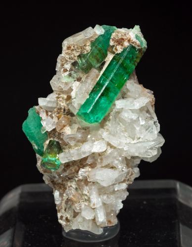 Beryl (variety emerald) on Albite<br />Chivor mining district, Municipio Chivor, Eastern Emerald Belt, Boyacá Department, Colombia<br />Specimen size: 3.4 × 2.3 × 1.1 cm<br /> (Author: Jordi Fabre)