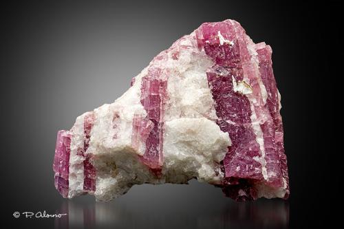 Elbaita (variedad rubelita)<br />Minas Gerais, Brasil<br />4cm x 3cm x 3cm<br /> (Autor: Pere Alonso)