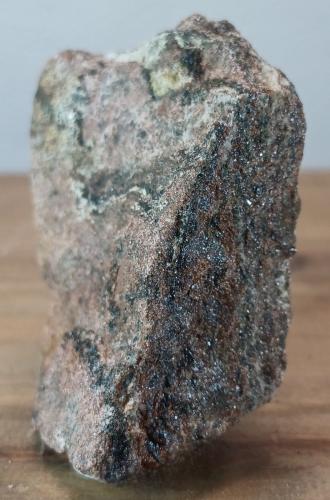 Granulita<br />Macizo ultramáfico (ultrabásico) de Herbeira-Complejo de Cabo Ortegal, Herbeira, Cariño, Comarca Ortegal, La Coruña / A Coruña, Galicia / Galiza, Spain<br />6x7x3,5 cm.<br /> (Autor: supertxango)