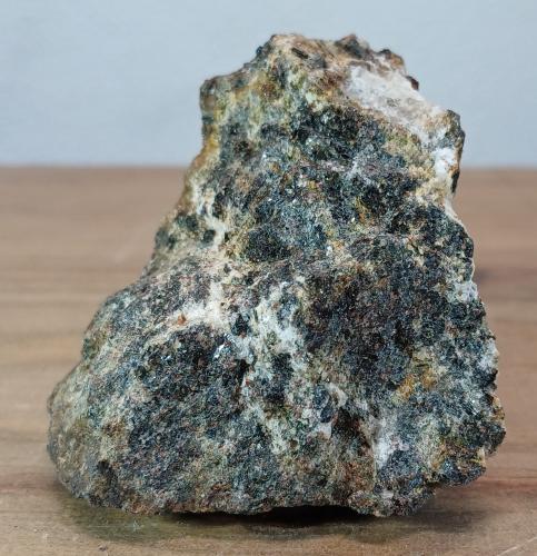 Granulita<br />Macizo ultramáfico (ultrabásico) de Herbeira-Complejo de Cabo Ortegal, Herbeira, Cariño, Comarca Ortegal, La Coruña / A Coruña, Galicia / Galiza, Spain<br />7x7x3 cm.<br /> (Autor: supertxango)